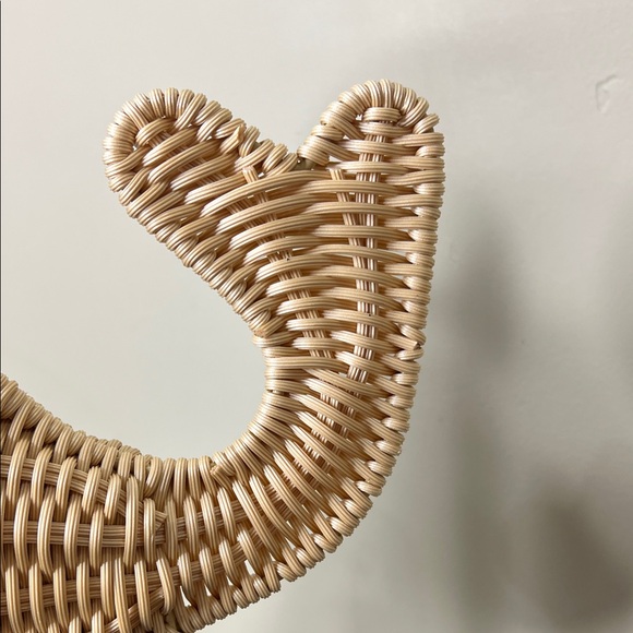 Tommy Bahama | 🐳 Wicker Woven Whale Bag w/ Crossbody Strap - Picture 4 of 10